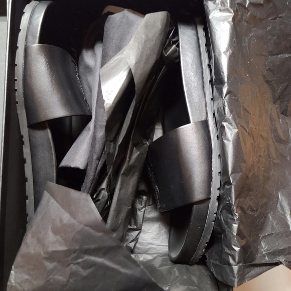 YSL Saint Laurent Jimmy Leather Sandal - Picture 4 of 10